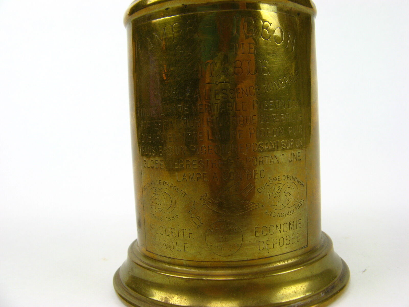 Kerosene pigeon lamp