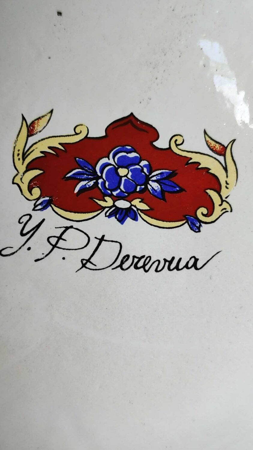 Vase balustre motifs paons/floraux style imari, signé y.p. derevua