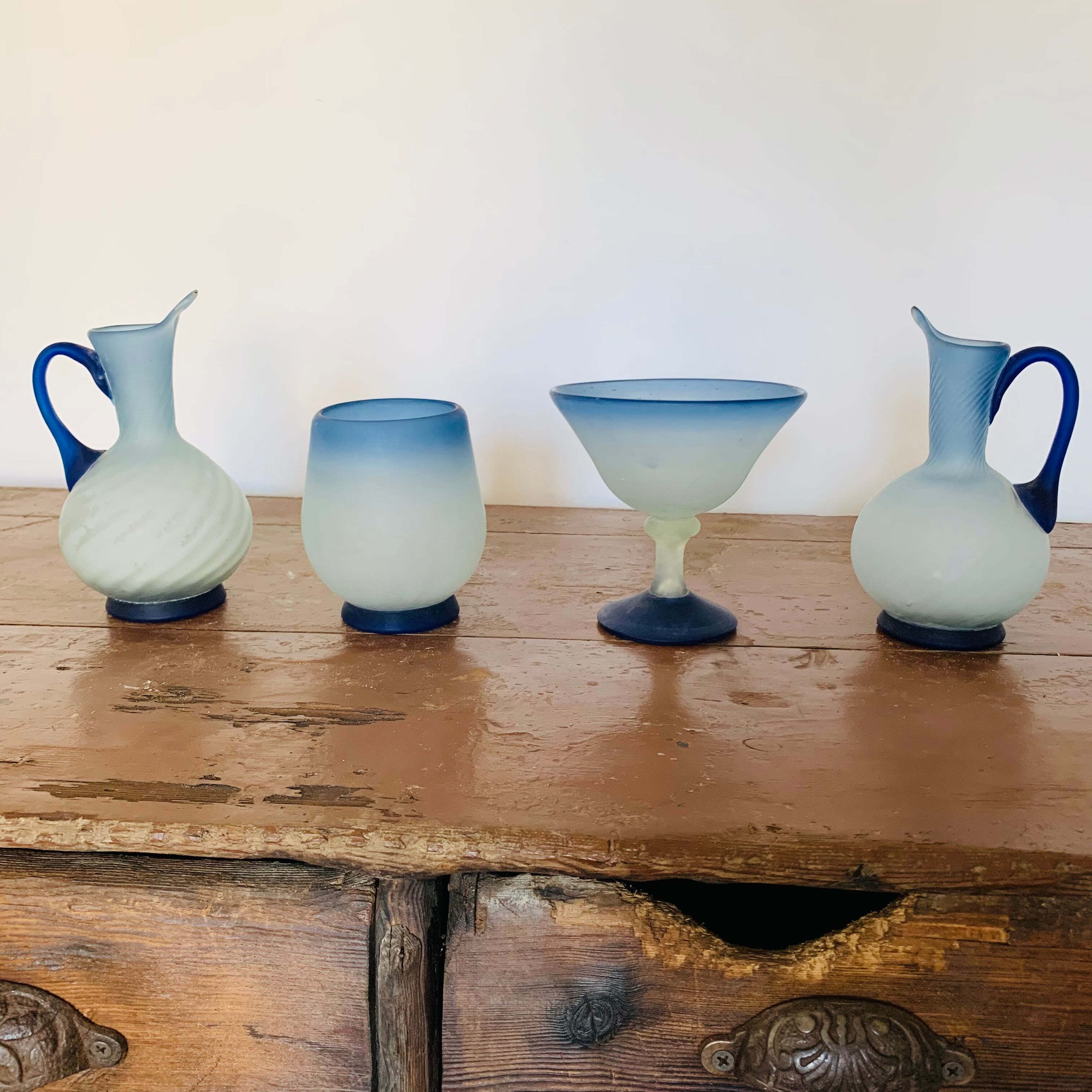 Set of 4 blue glass paste dinnerware