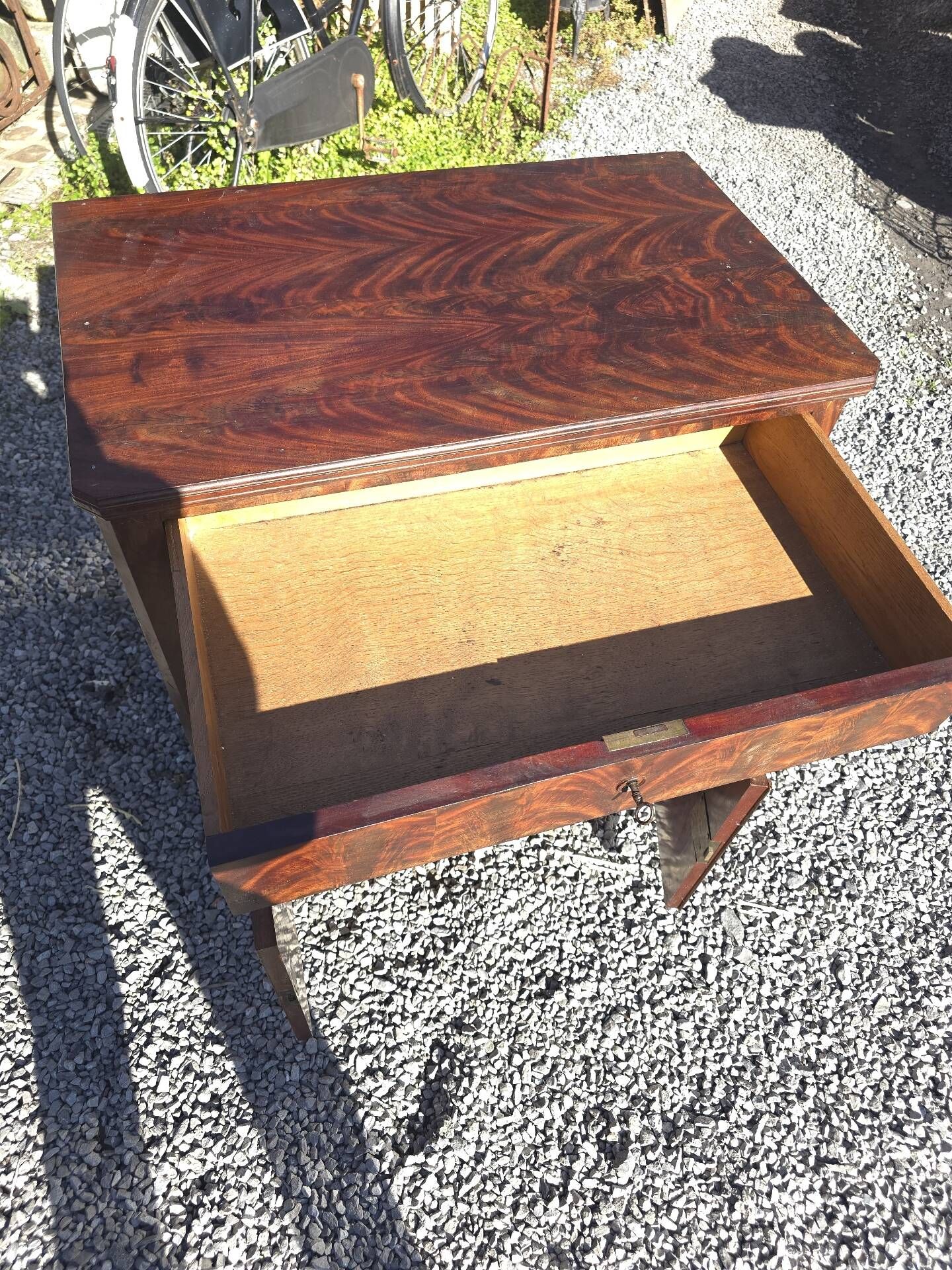 Mahogany chest of drawers