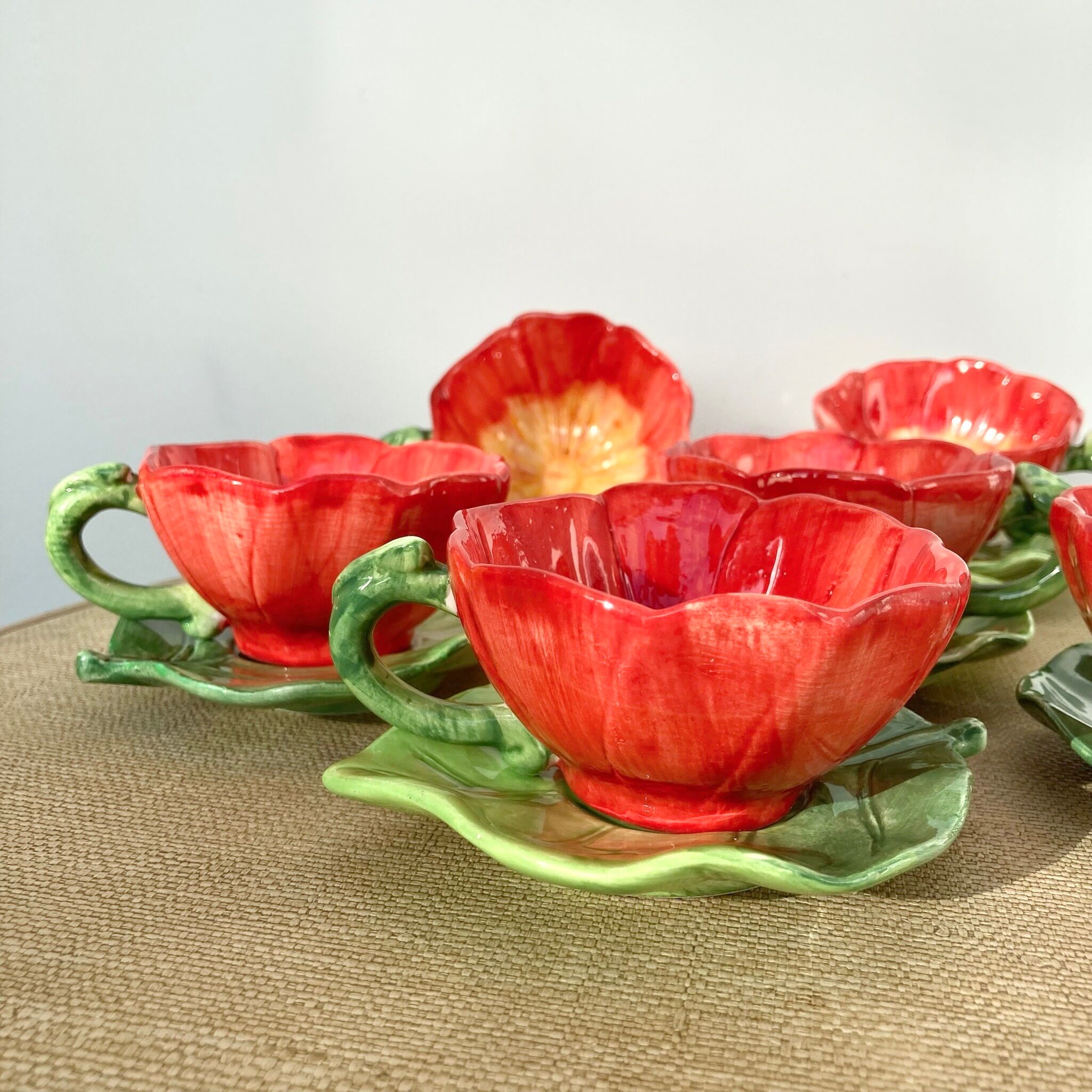 Coffee cups flowers slurry