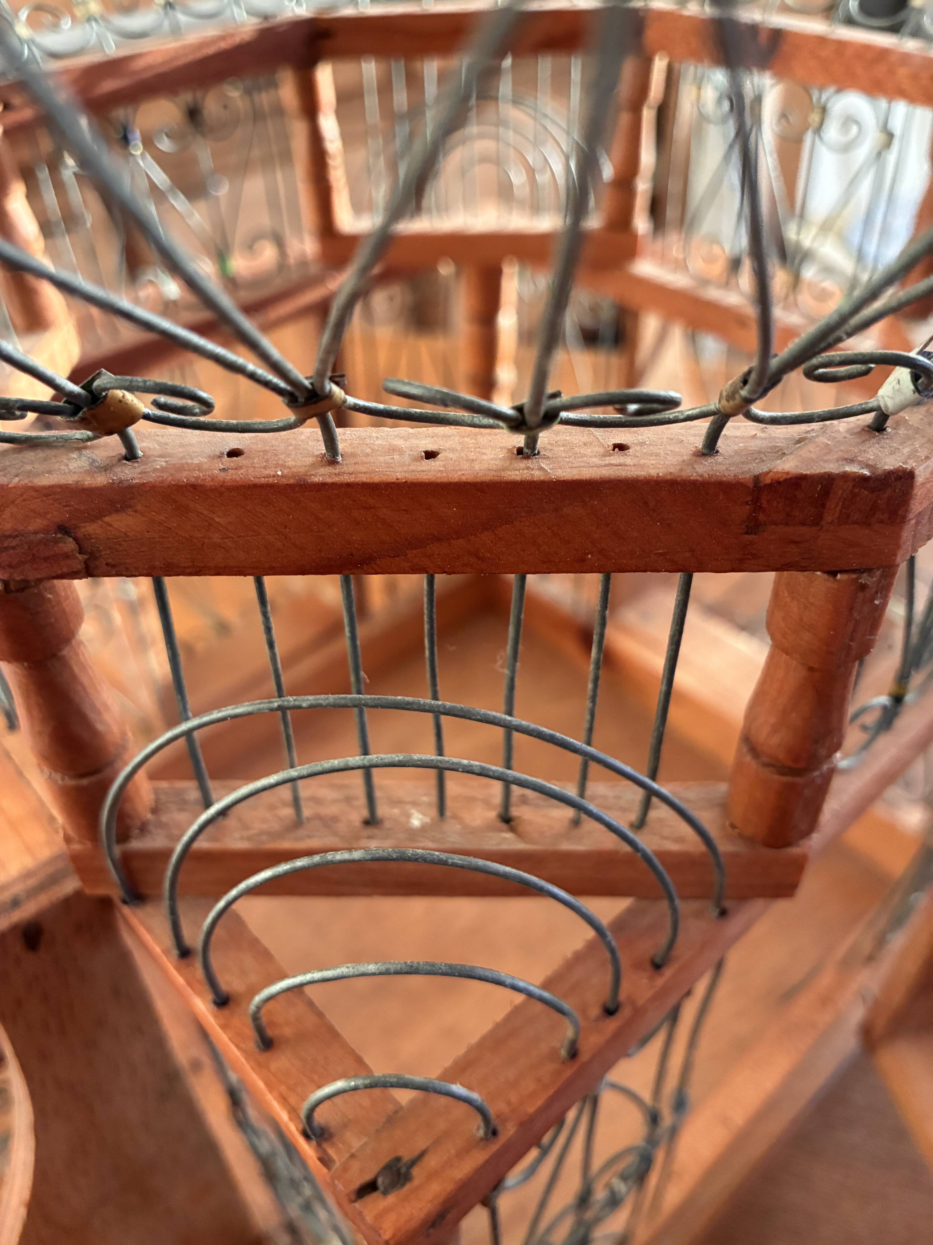 Cage à oiseaux en bois