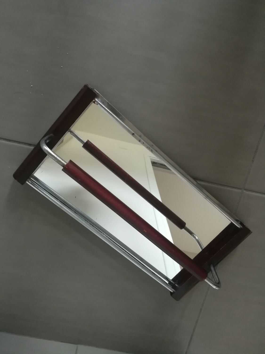 Mirrored tray with handle