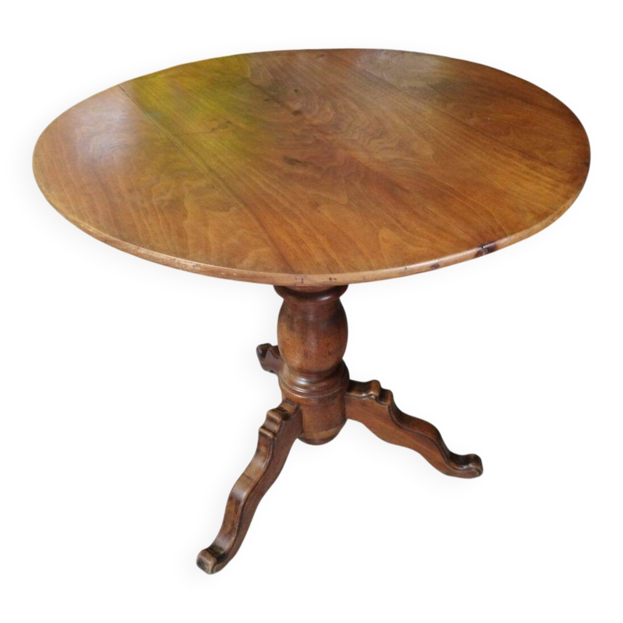 3-legged pedestal table in solid fruit wood