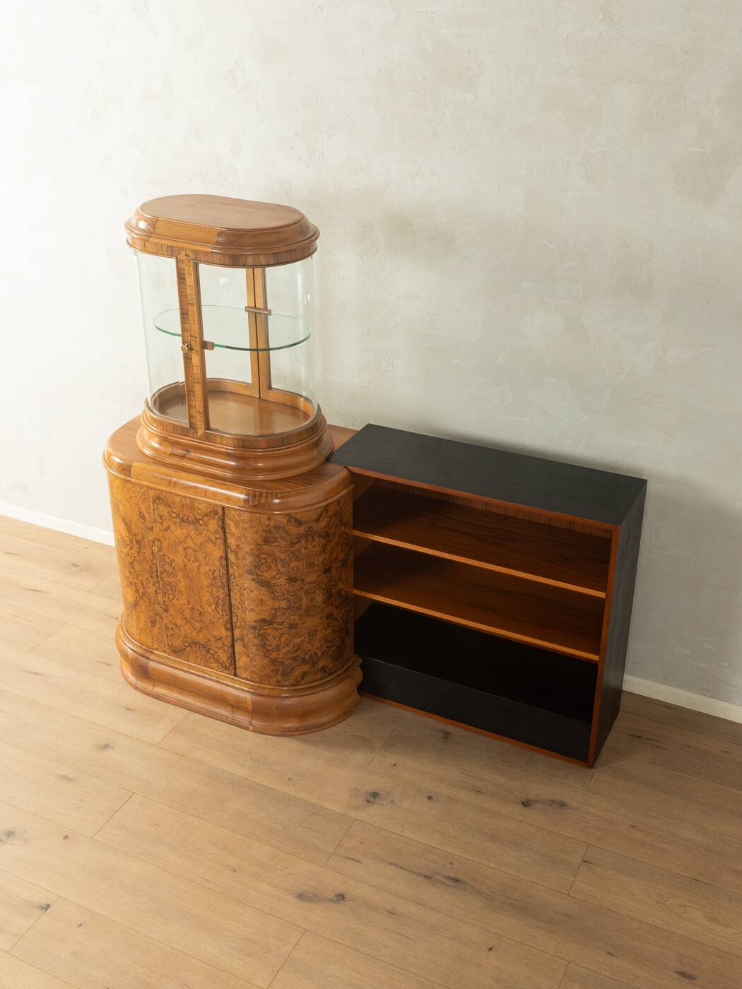 Vitrine Art Déco unique des années 1930 avec étagère ouverte des années 1960.