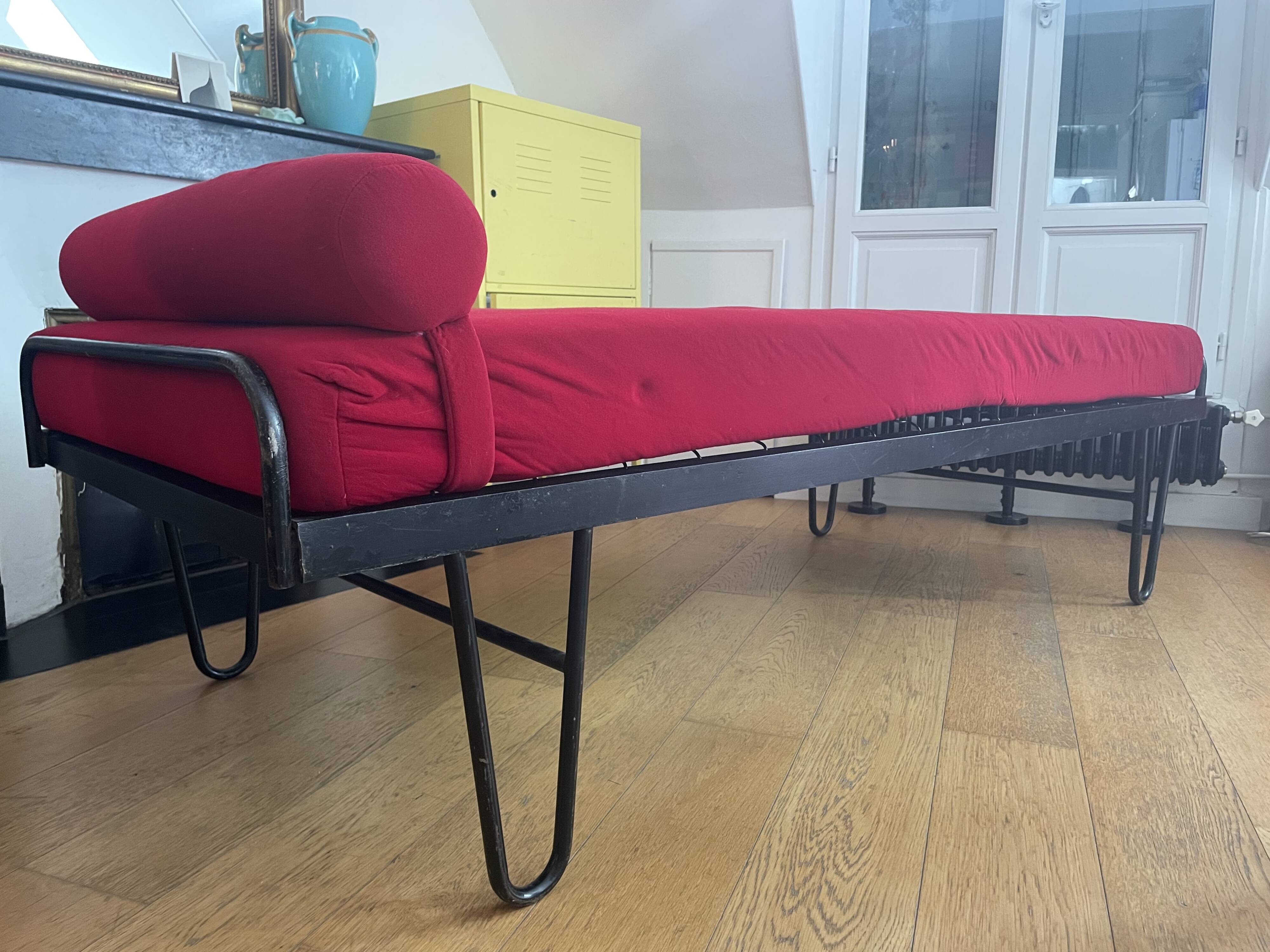 Vintage single bed / daybed
