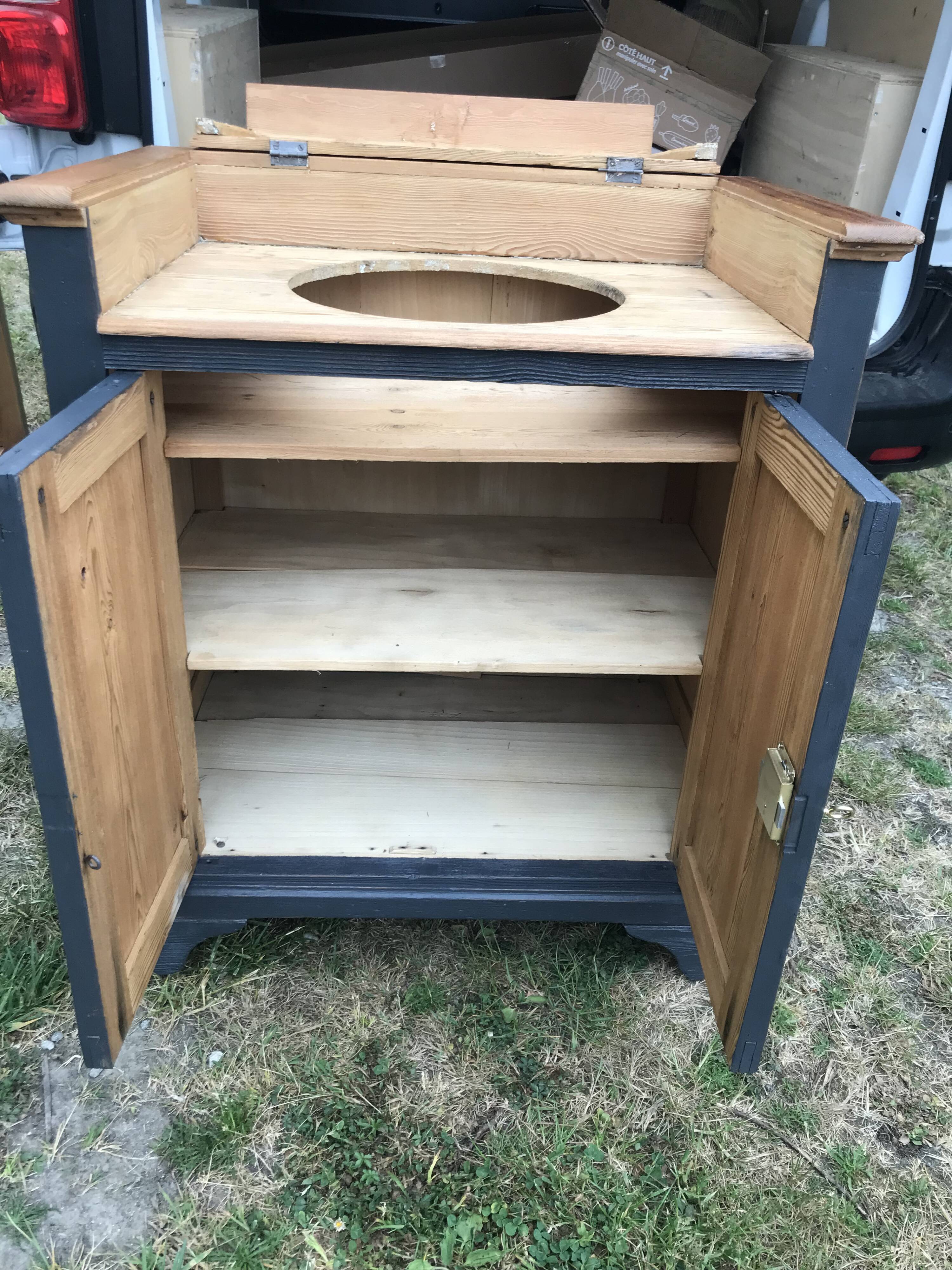 Toilet furniture
