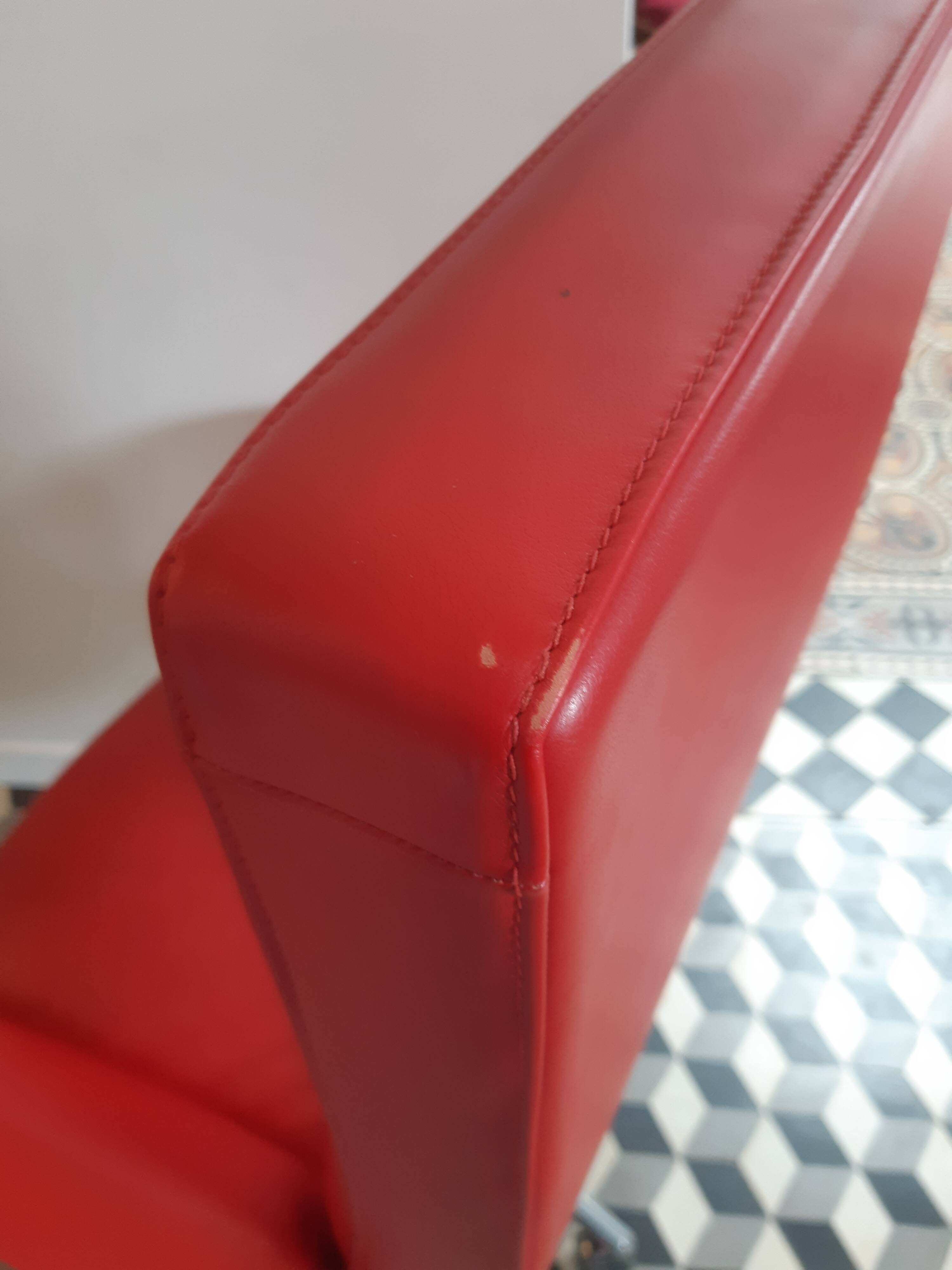 Poltrona Frau Chancellor President red office chair with wheels