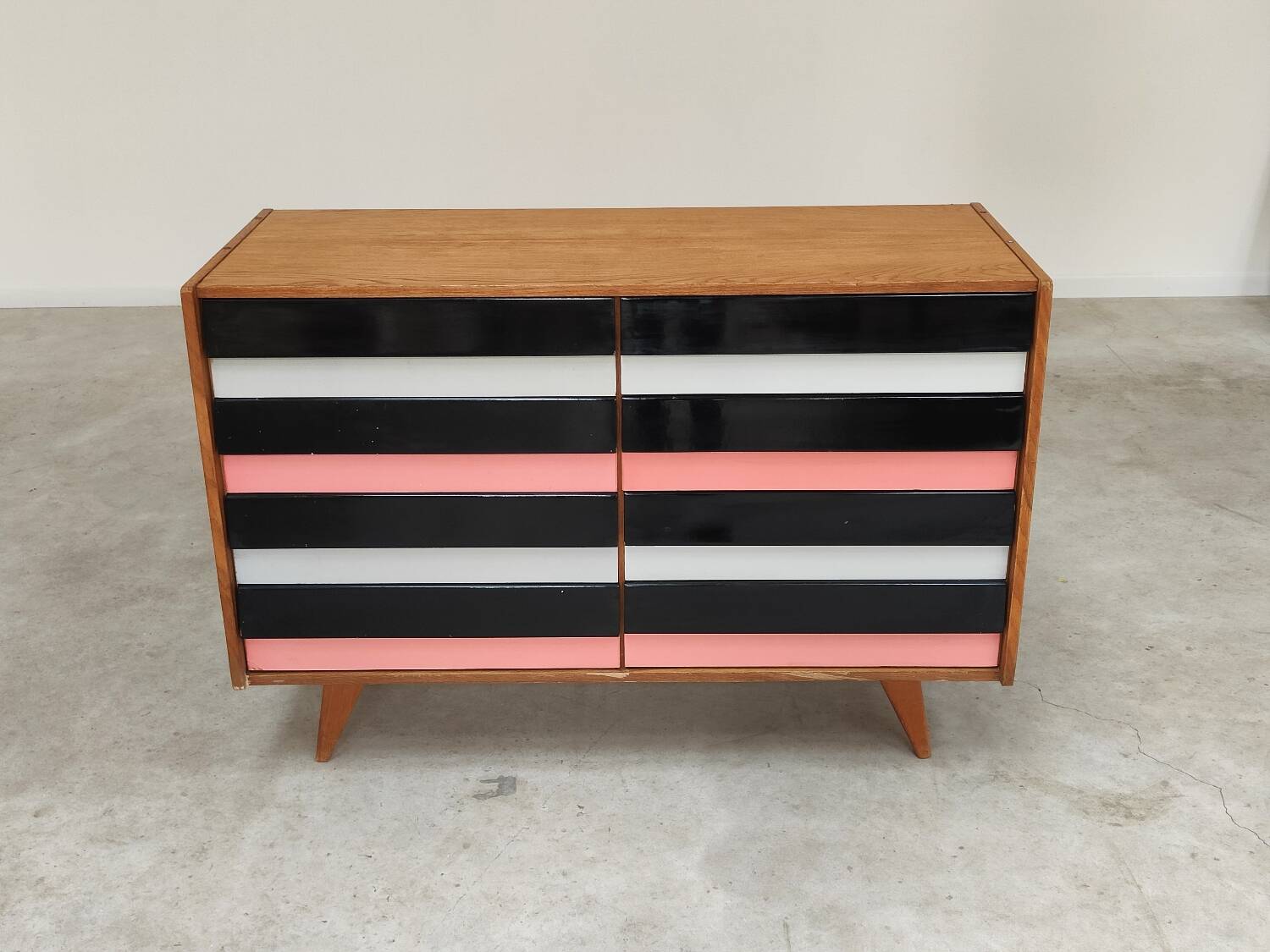 U-453 pink chest of drawers with 8 drawers by Jiri Jiroutek for Interier Praha 1960