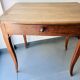 Secrétaire, table d’appoint Louis XV en bois fruitier
