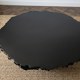 Table basse sculptée brutaliste “Météorite” – pièce unique