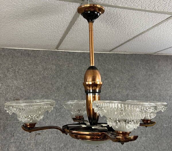 Lustre époque Art déco en laiton cuivré et verre pressé moulé vers 1940