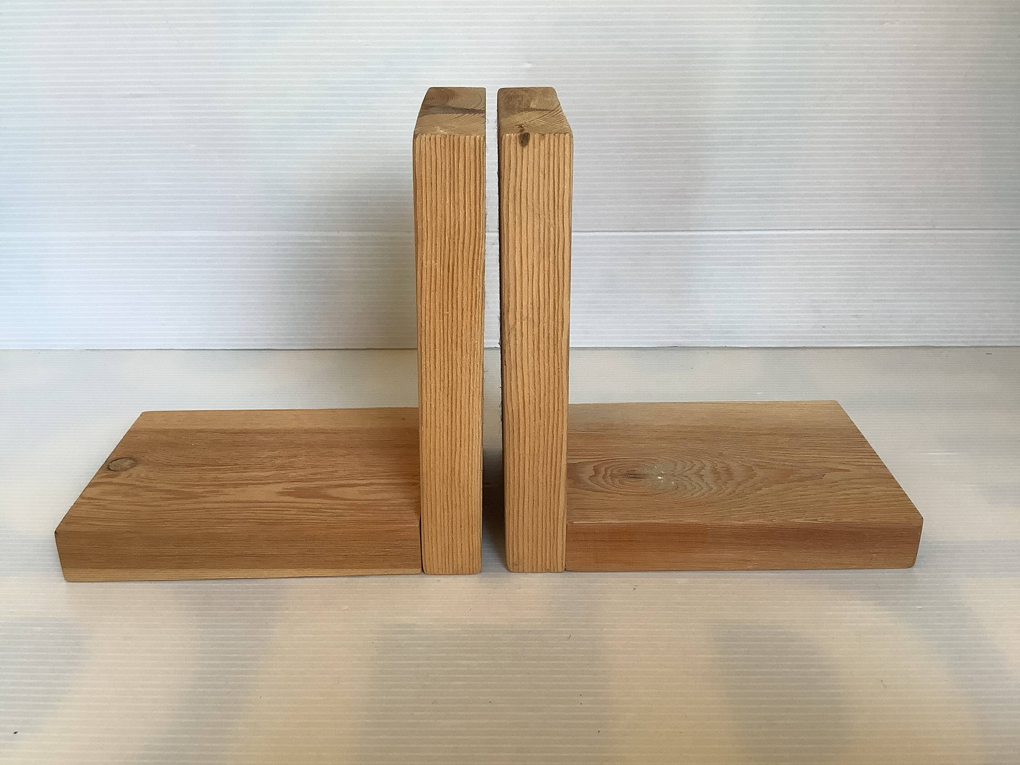 Paire de serre-livres scandinaves en bois