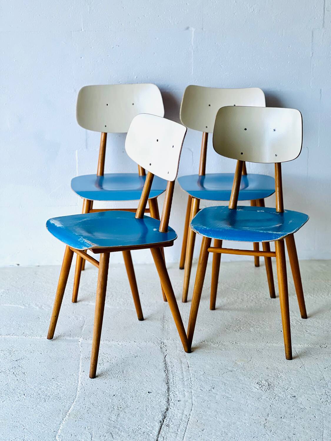 Chaises de salle à manger par TON
