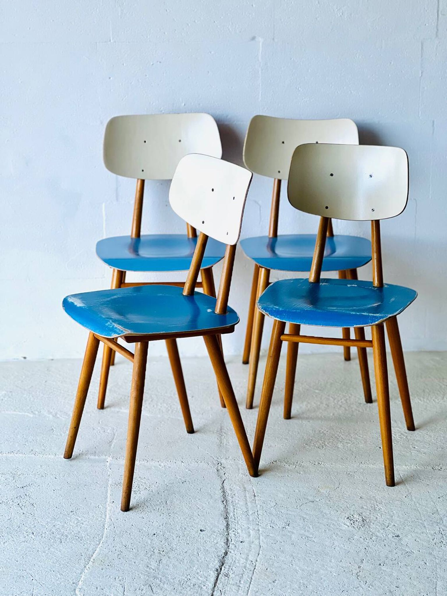 Chaises de salle à manger par TON