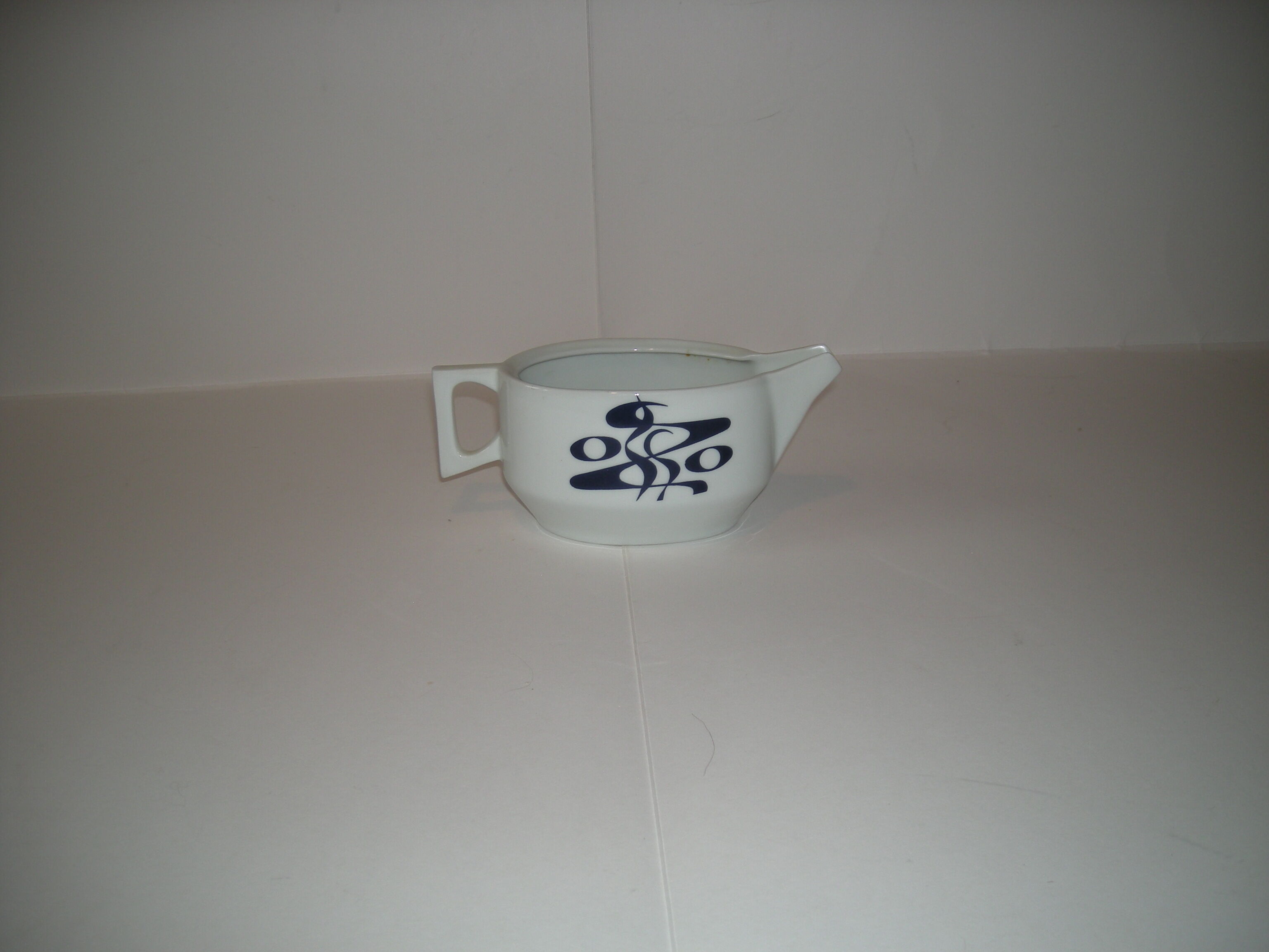 Patrick Viant-Benard porcelain service, Tokyo of the 70s