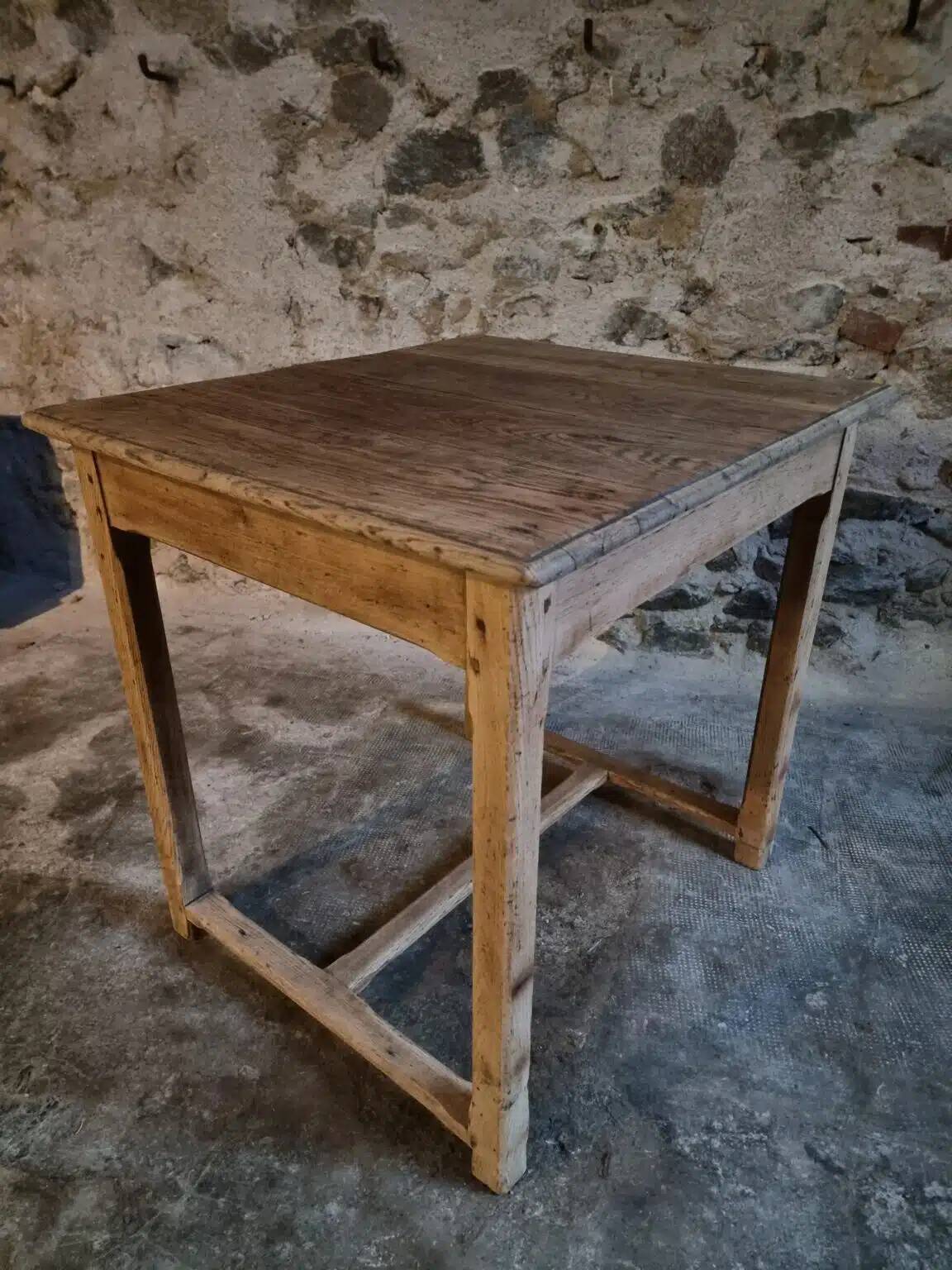 Table de ferme française ancienne en chêne avec tiroir latéral