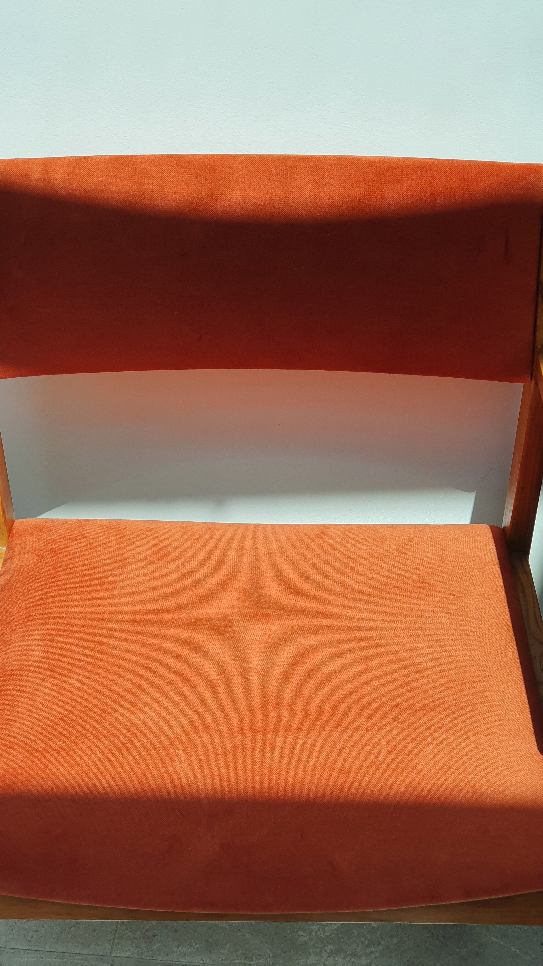 Armchair in solid oak velvet terracota