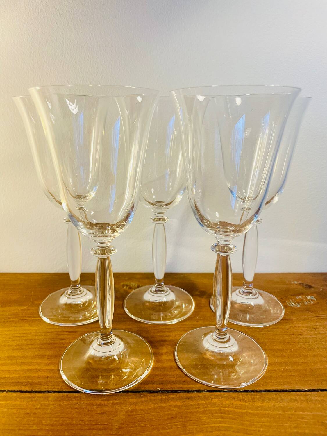 5 large tulip-shaped crystal glasses for wine or water.