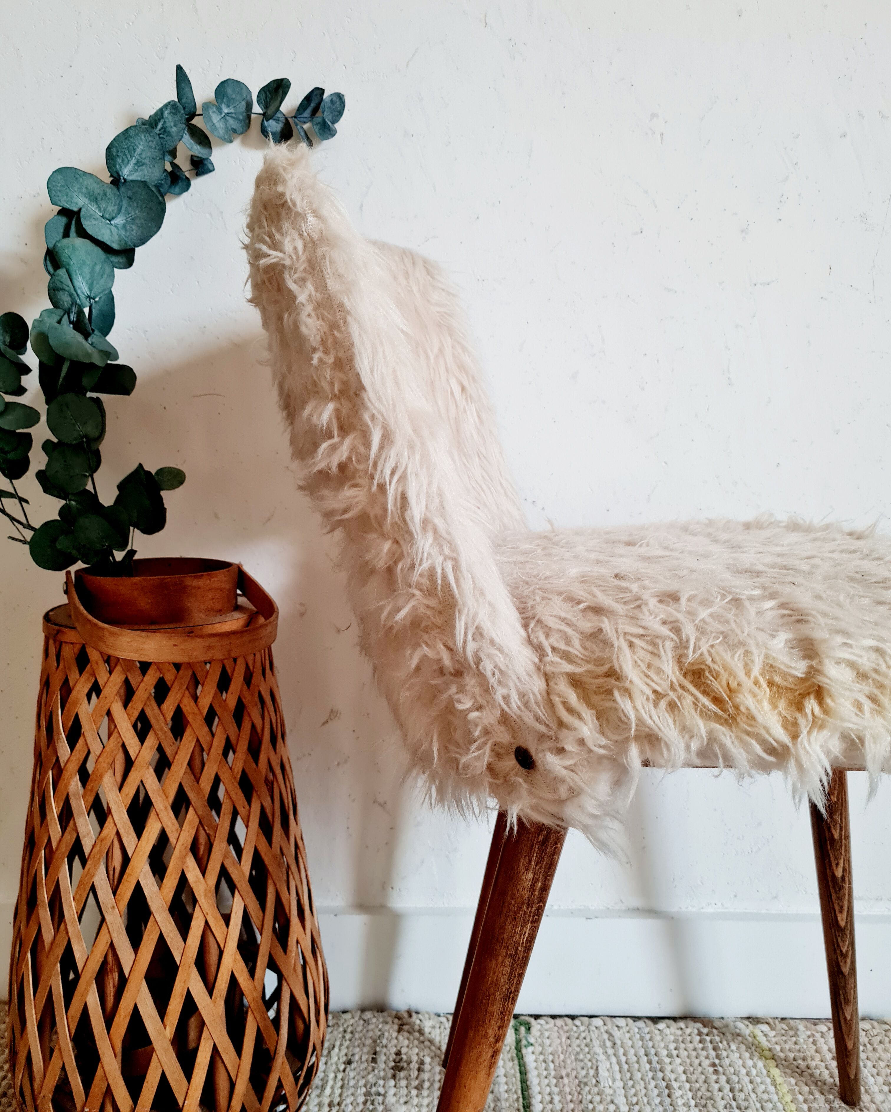 Wooden cream mouldy chair peddling spindle