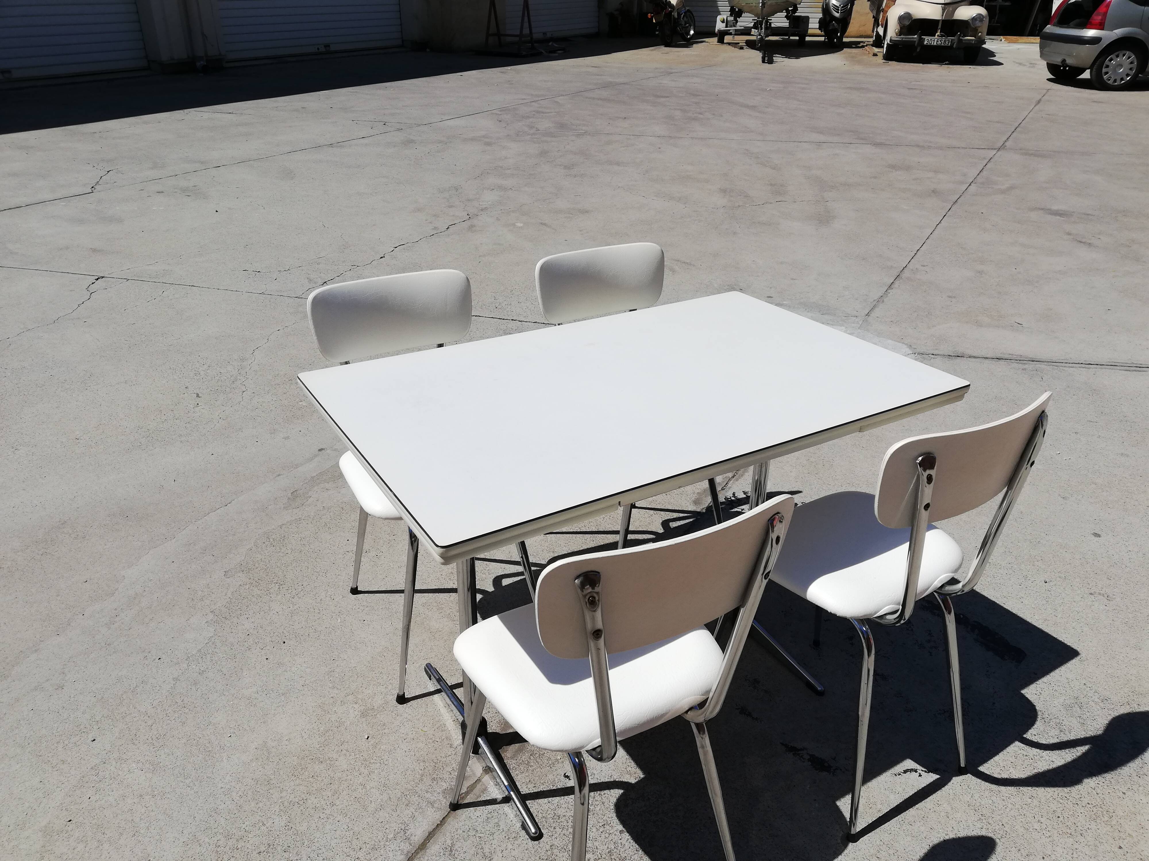 Set table and kitchen chairs in formica and skai