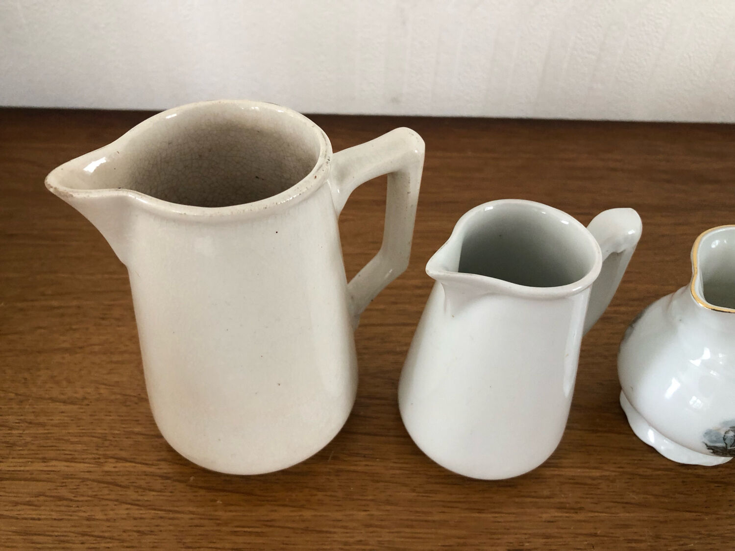 Lot de 4 cruches à lait en porcelaine Vintage