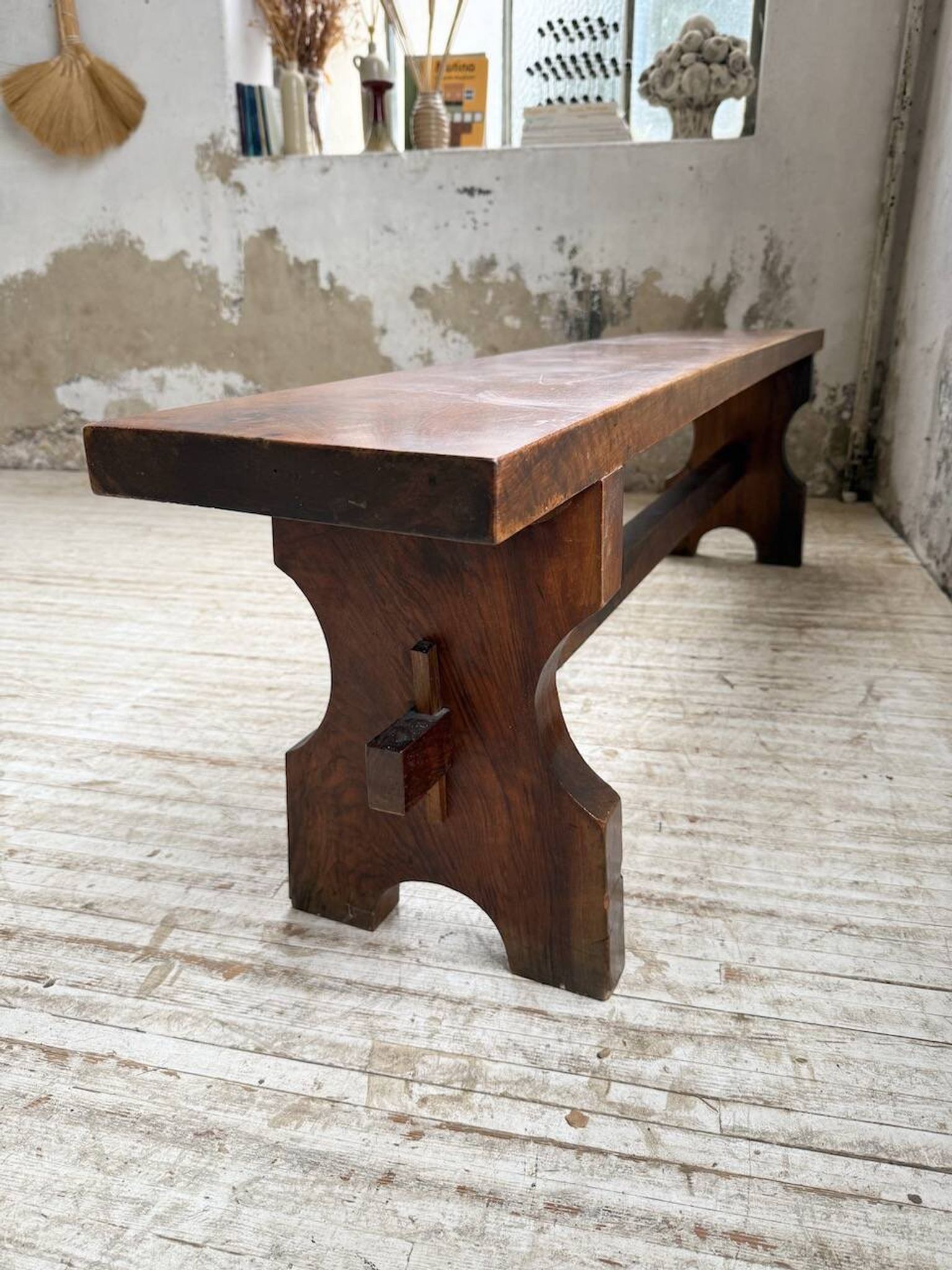 Paire de bancs noyer 1900
