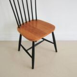 Spindle chair with black legs