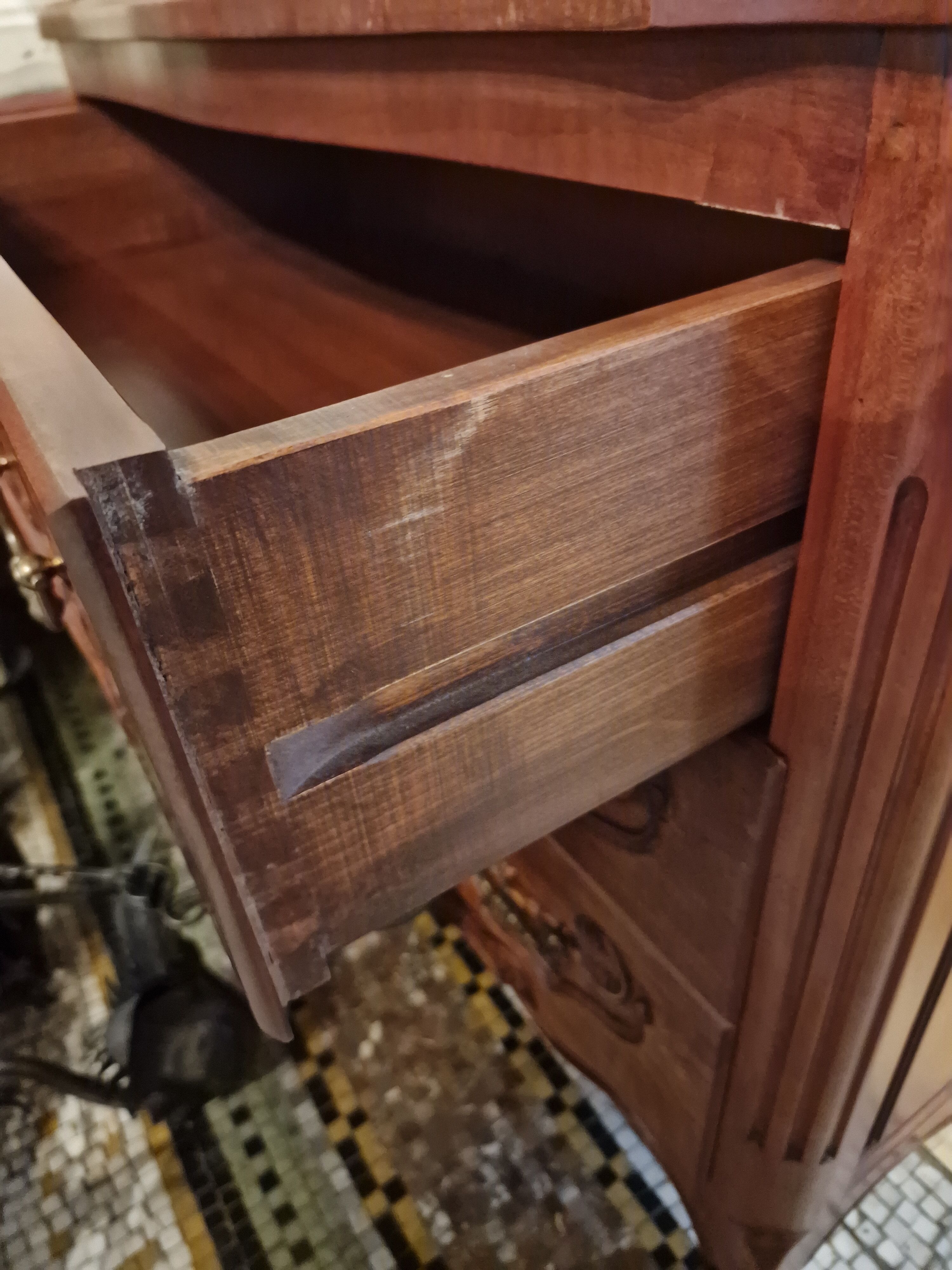 Chest of drawers Louis xv floral decoration