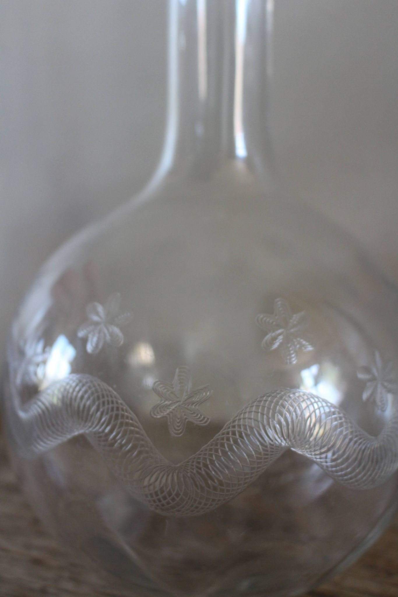 Carafe ronde ancienne en verre