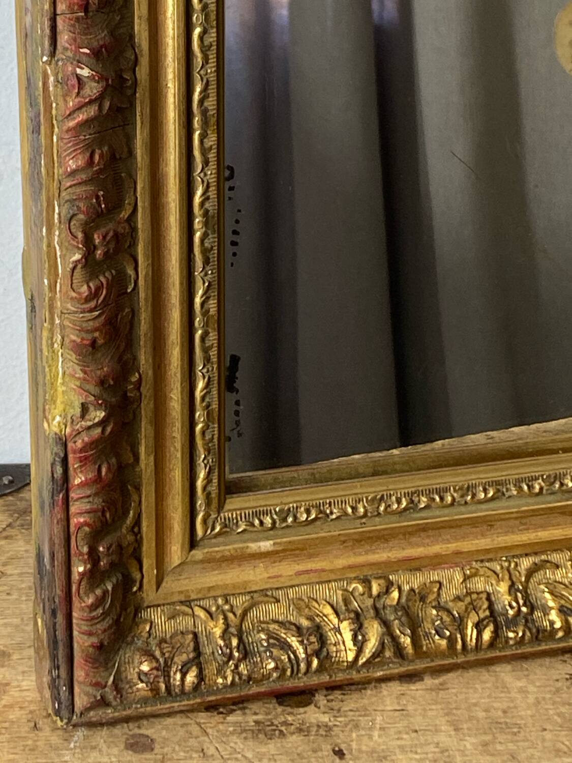 Antique mirror in carved gilded wood
