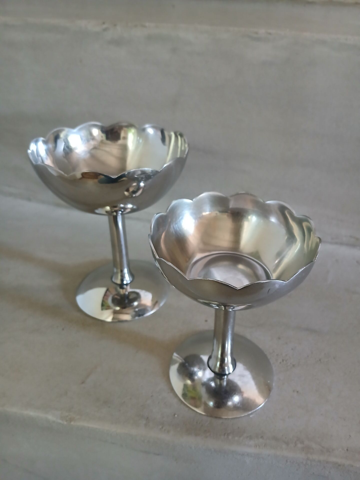 2 stainless steel ice cream cups