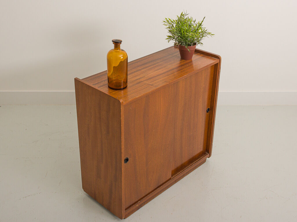 Shoe storage cabinet