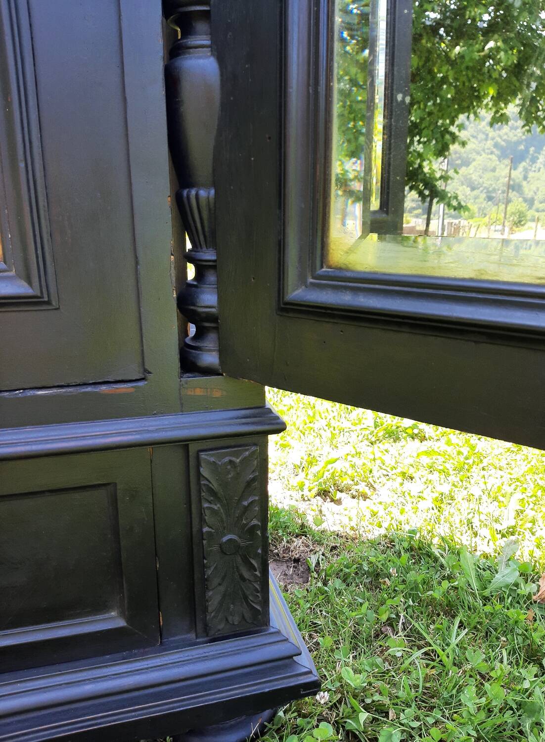 Dressmaker's cabinet with beveled triptych mirrors. (Mirror cabinet)