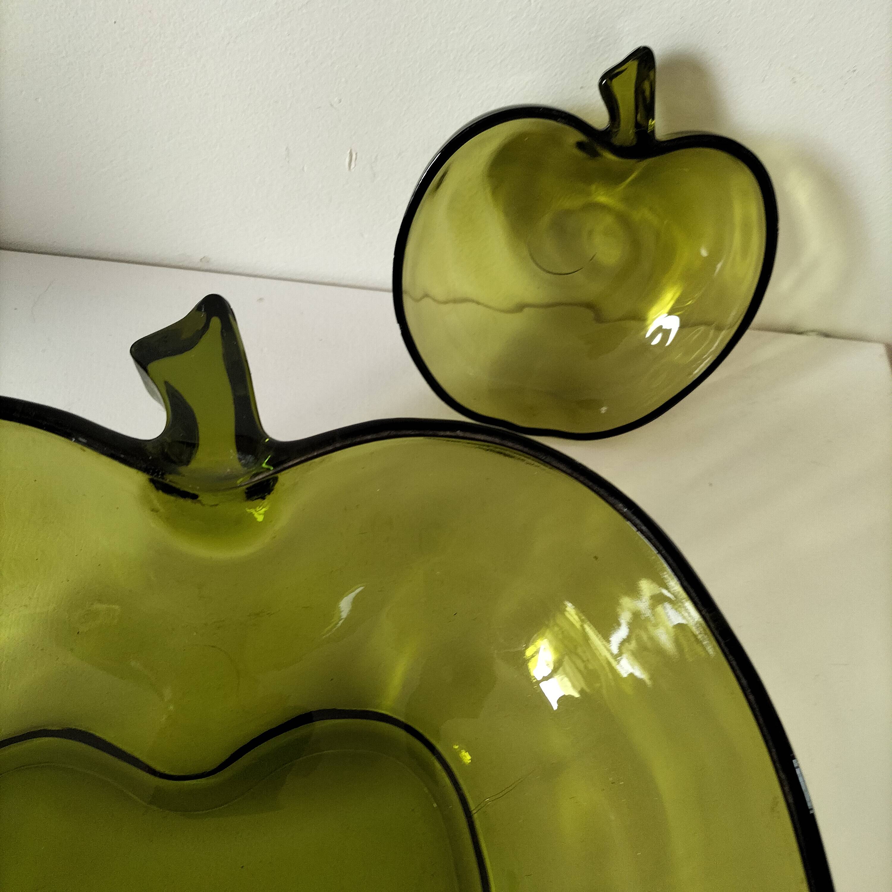 Fruit bowl + apple-shaped glass bowl