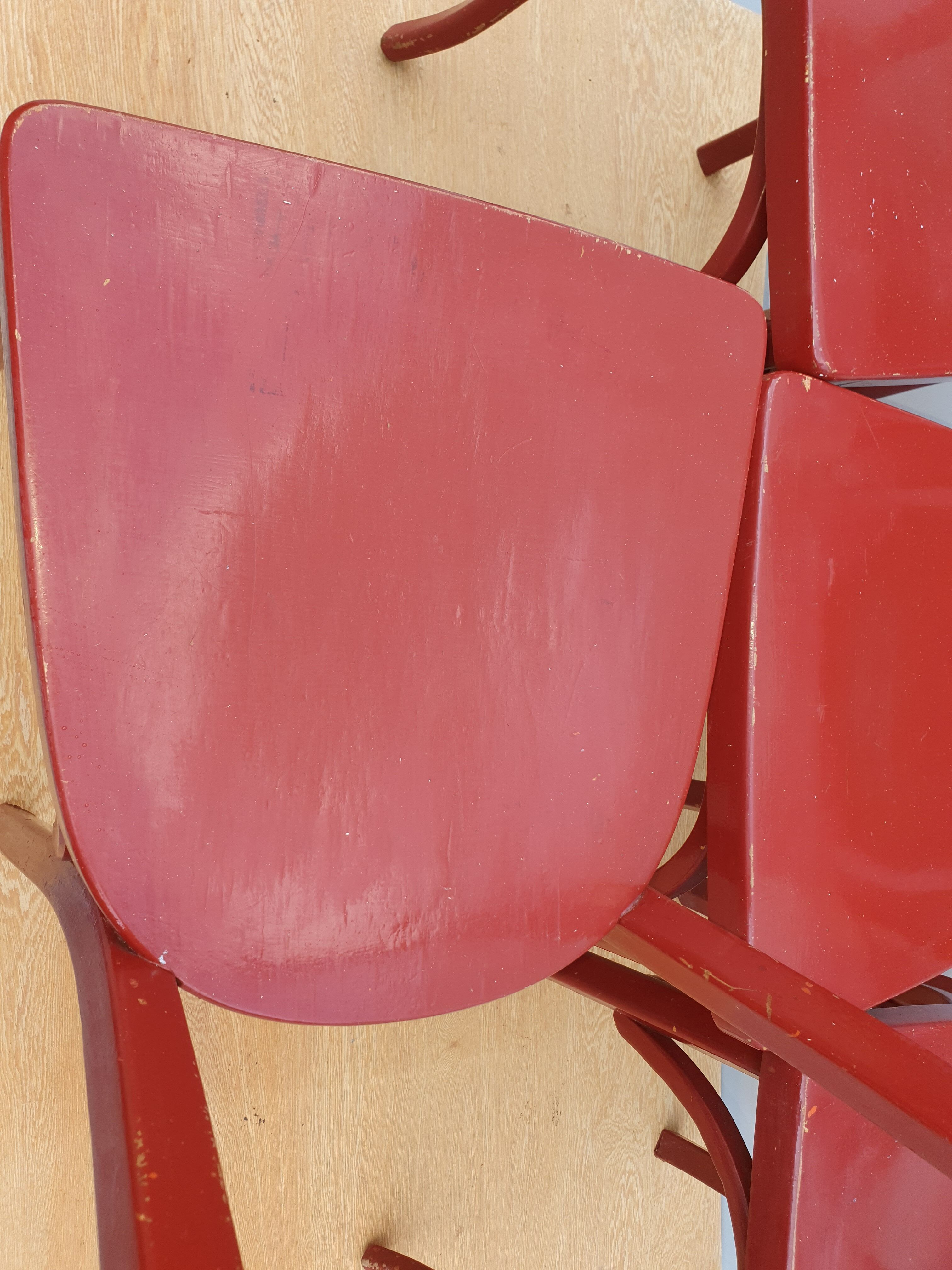 4 red chairs bistro Baumann