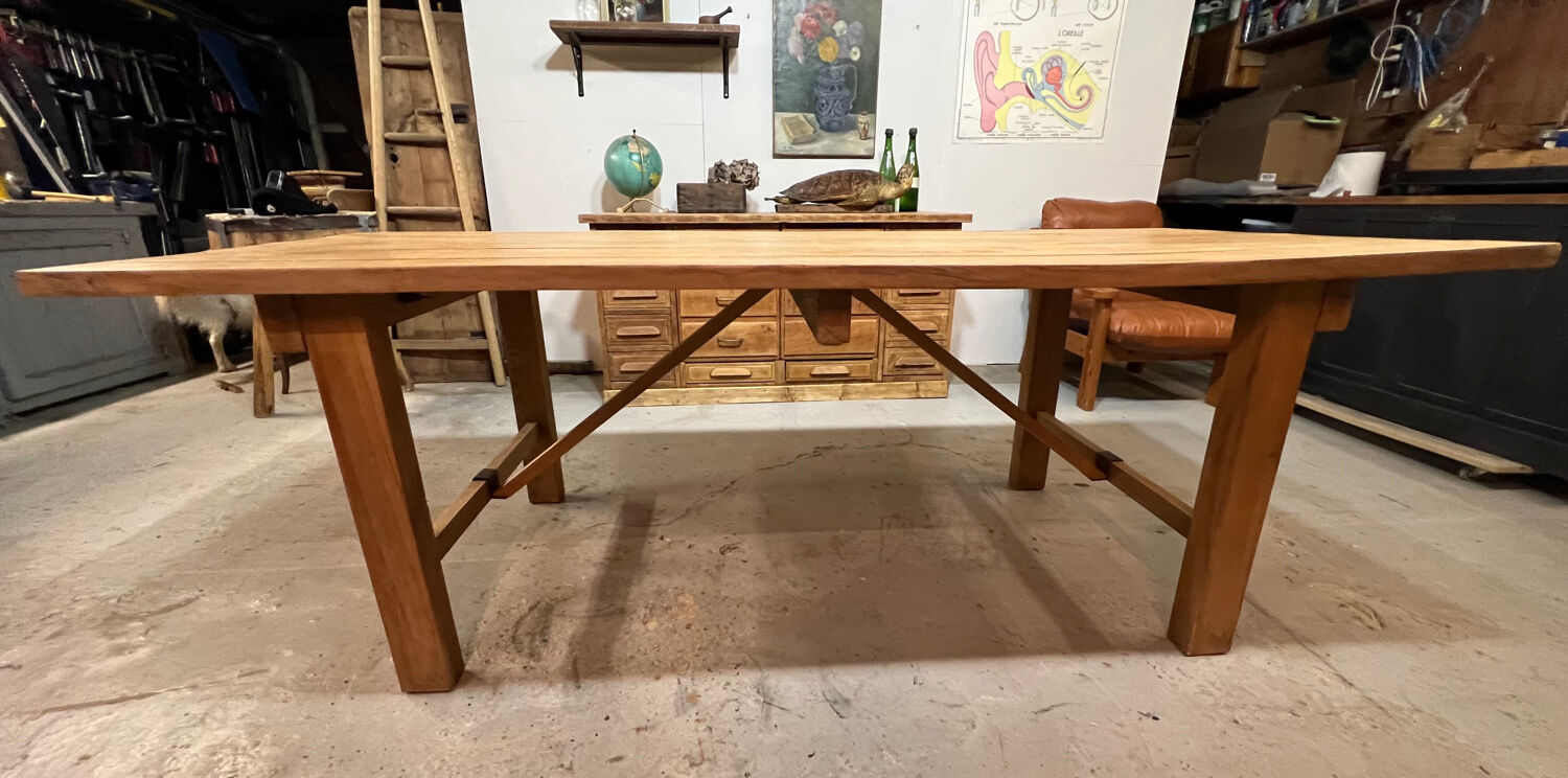 Old workshop table in elm