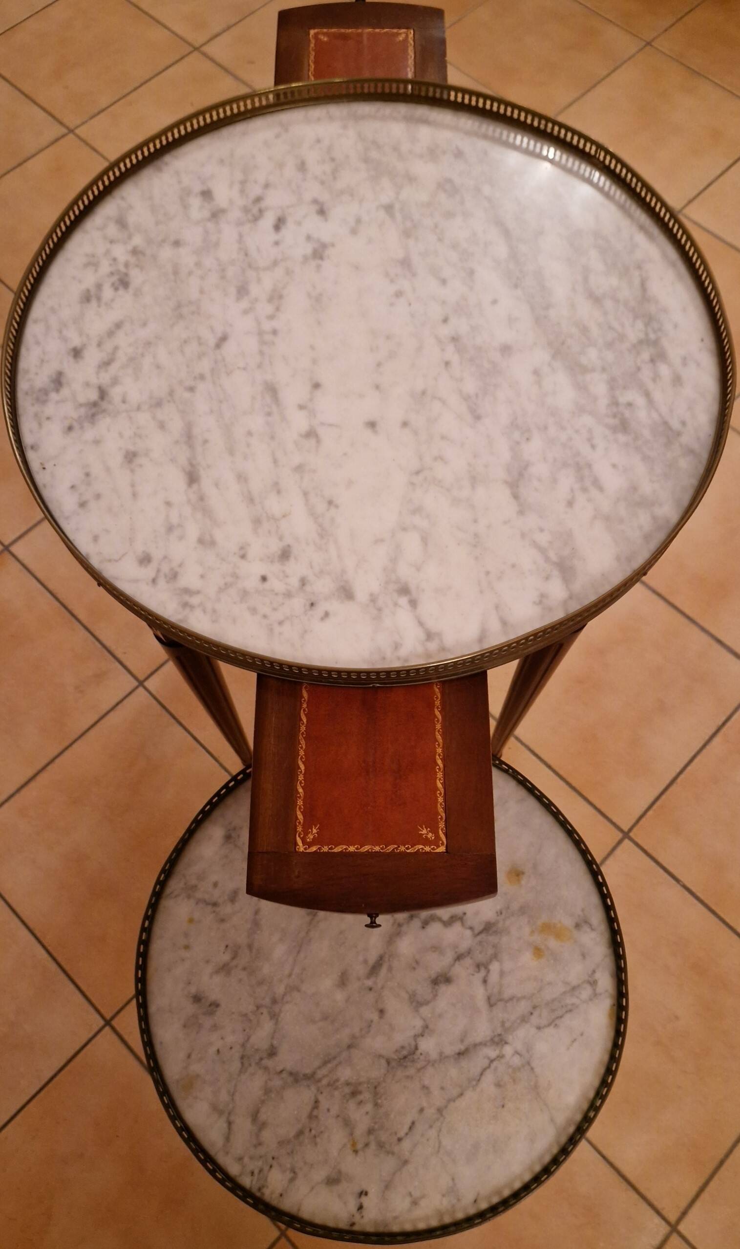 Pair of antique nesting tables in marble and brass – Louis XVI style