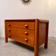 Ancienne commode 3 tiroirs en orme massif design années 70 brutaliste