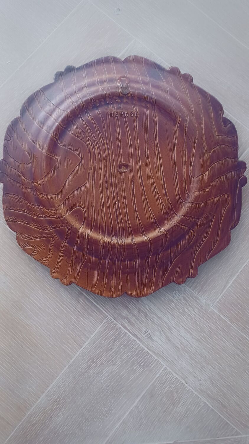 Assiette murale en résine
