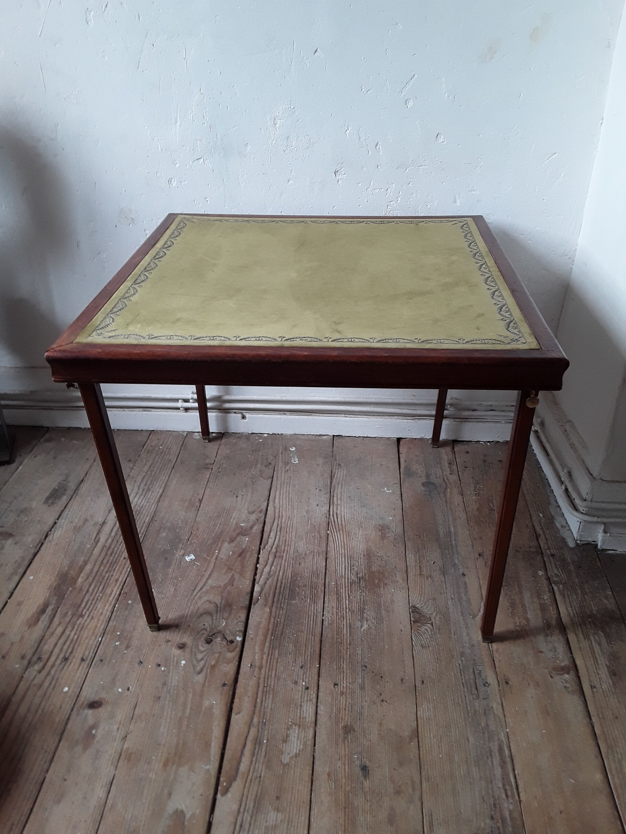 Empire style gaming table