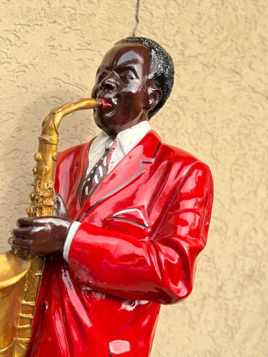 Large black and red jazz figurine in fibreglass, decorative sculpture from the 1960s.