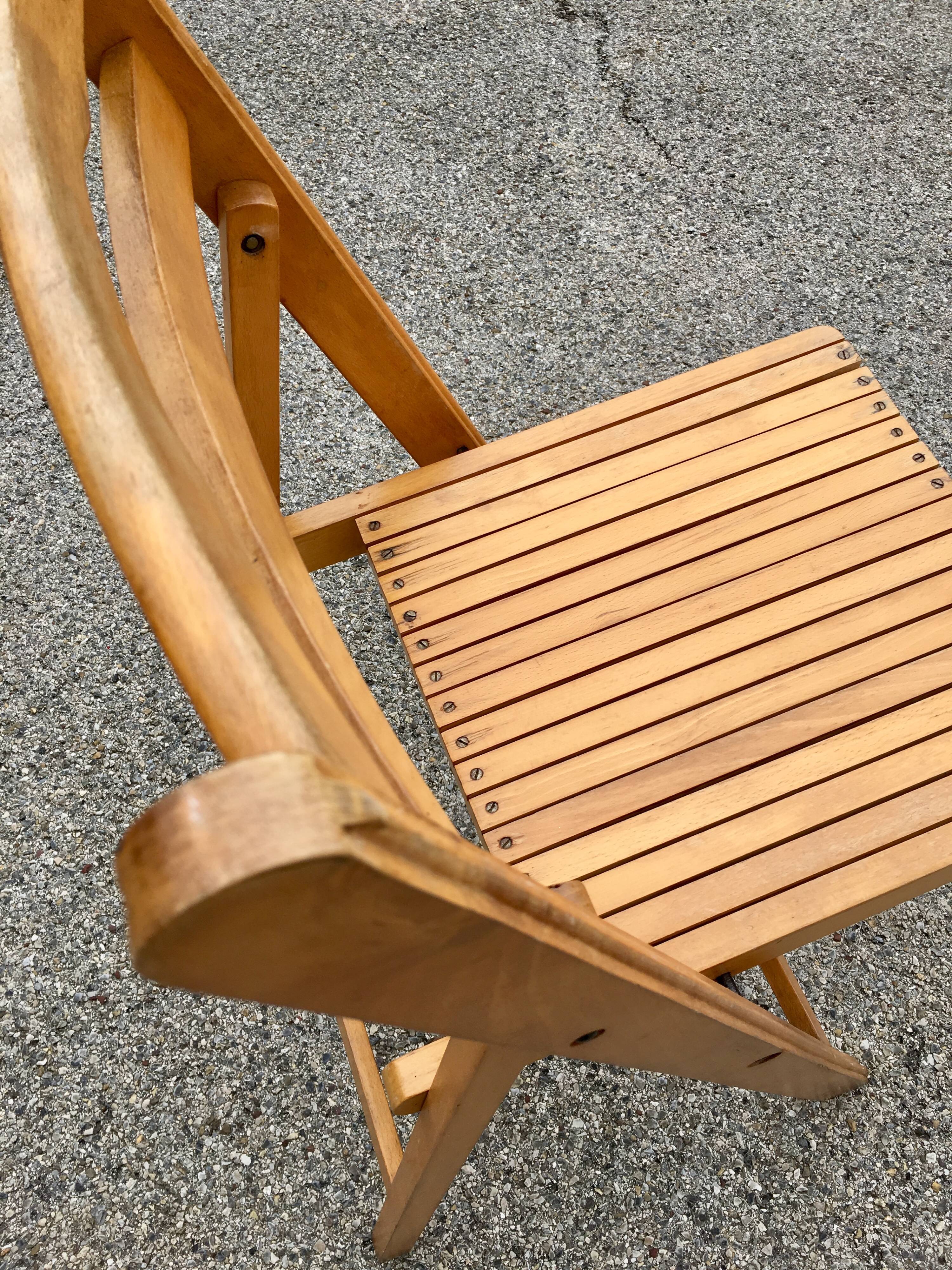 Paire de chaises pliantes en bois massif