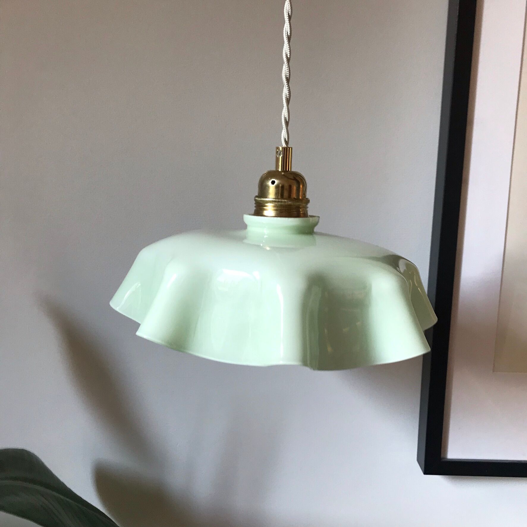 Flat opaline hanging lamp serrated 50