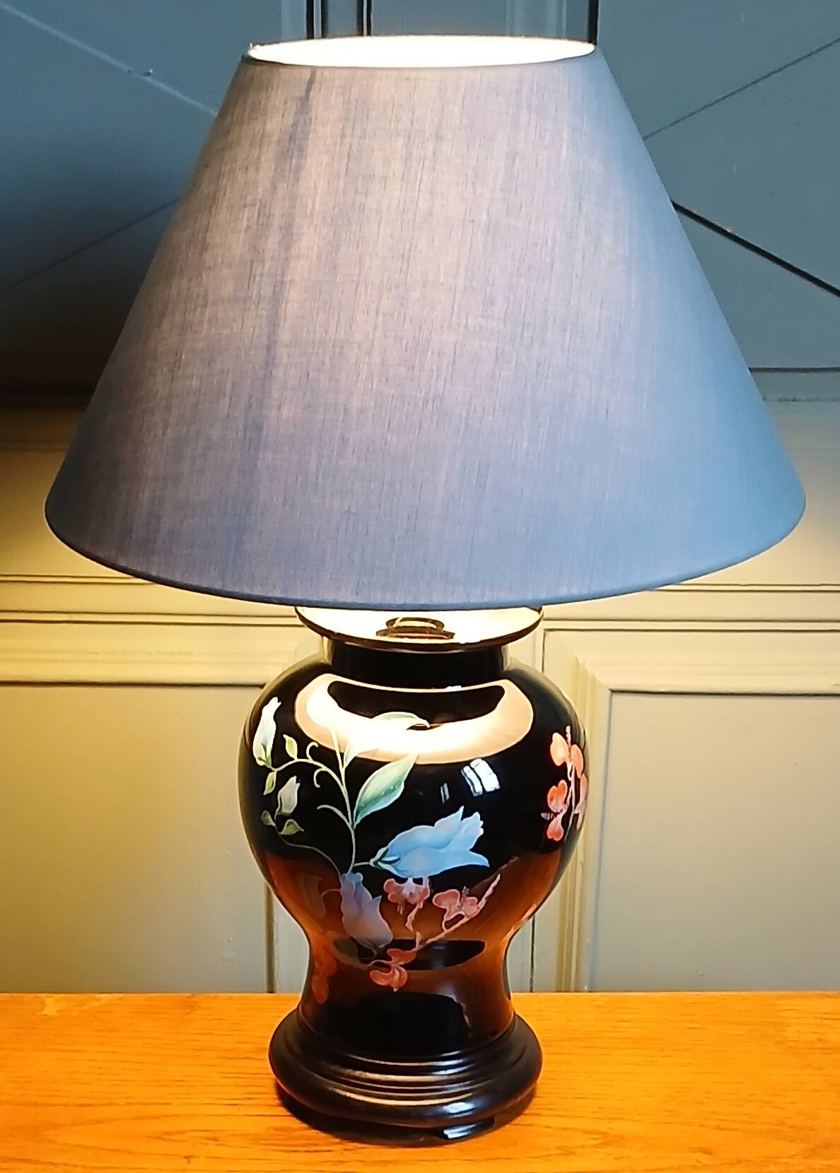 Japanese-style lamp in black ceramic & wood with organic 80's decor