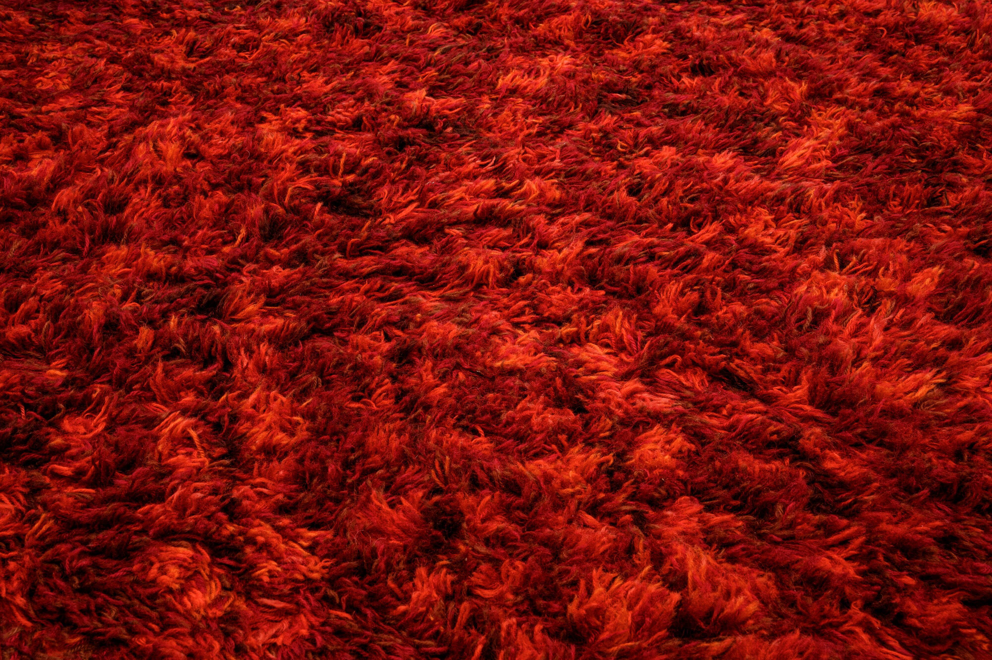 Scandinavian 20th century modern rya rug by AB Wahlbecks. 174 x 140 cm (68.5 x 55.19 in)