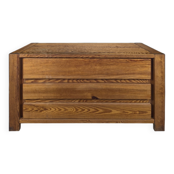 Three-drawer solid wood chest of drawers in the style of Maison Regain.