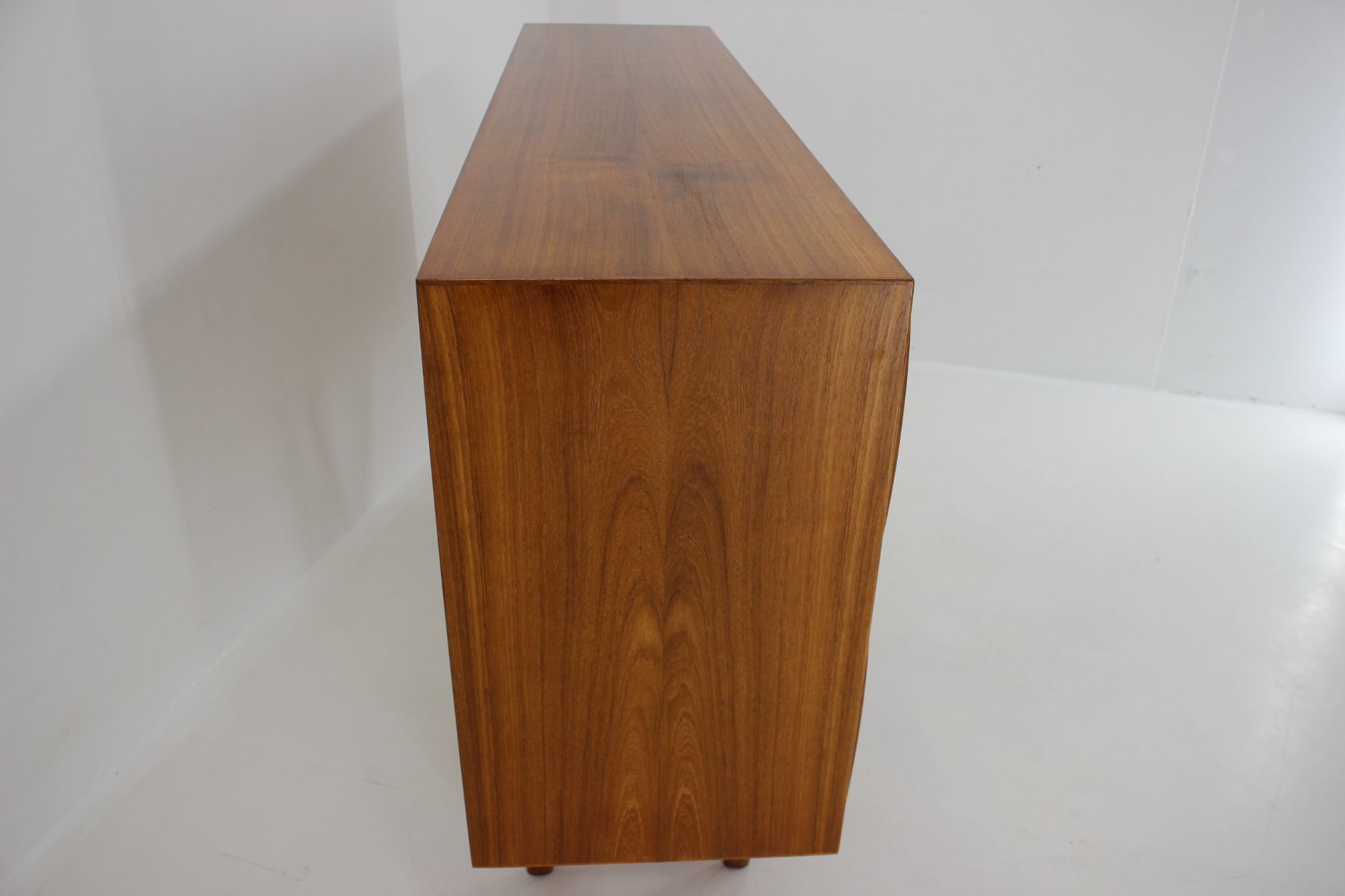 Buffet Kurt Ostervig en teck Danemark  Années 1960