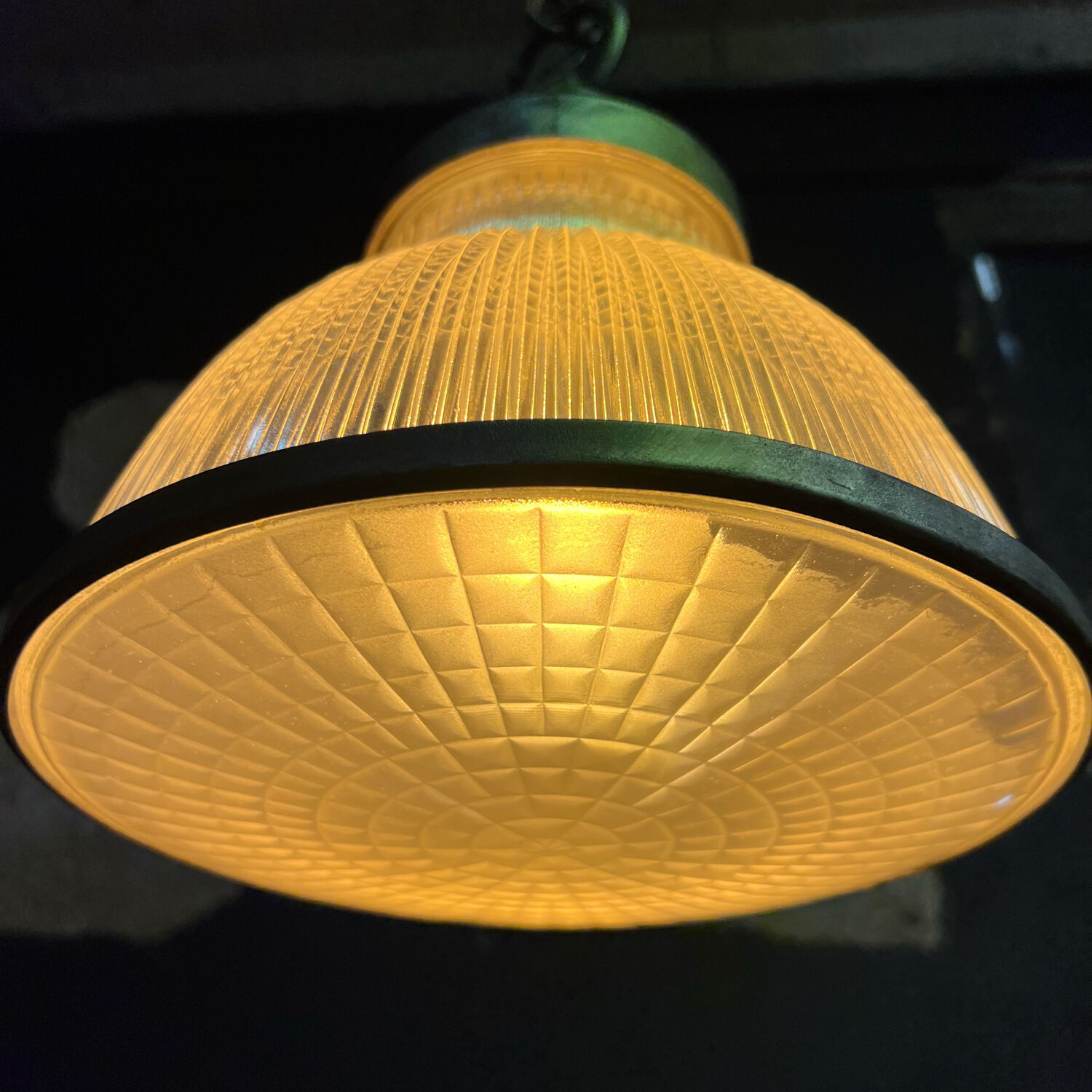 Holophane suspension