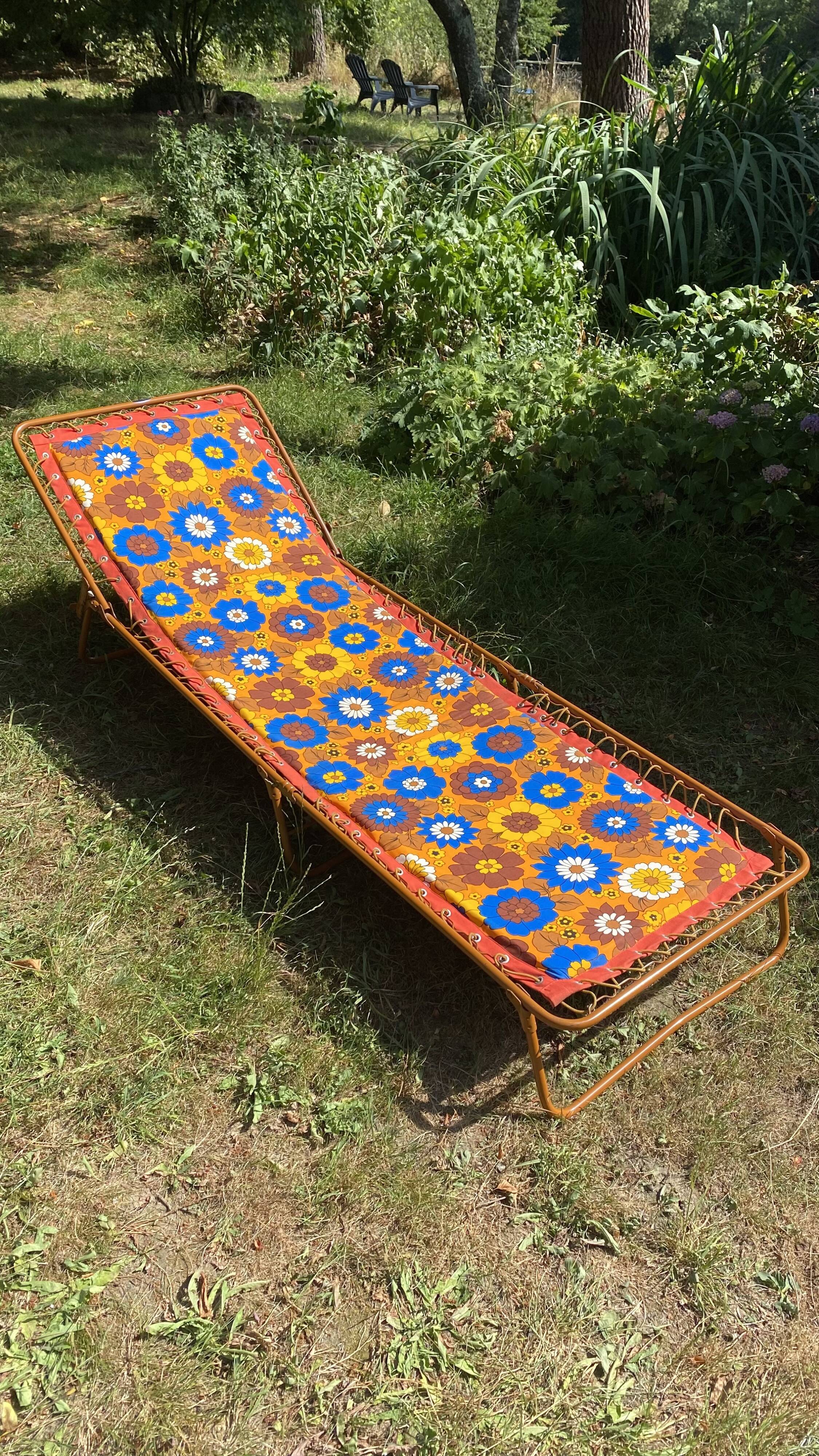 Vintage and new 70s sun lounger